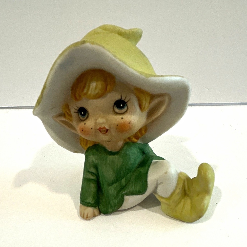 HOMCO Elf Gnome Figurine Sitting Green Outfit Yellow Hat Boots Marked 5723
